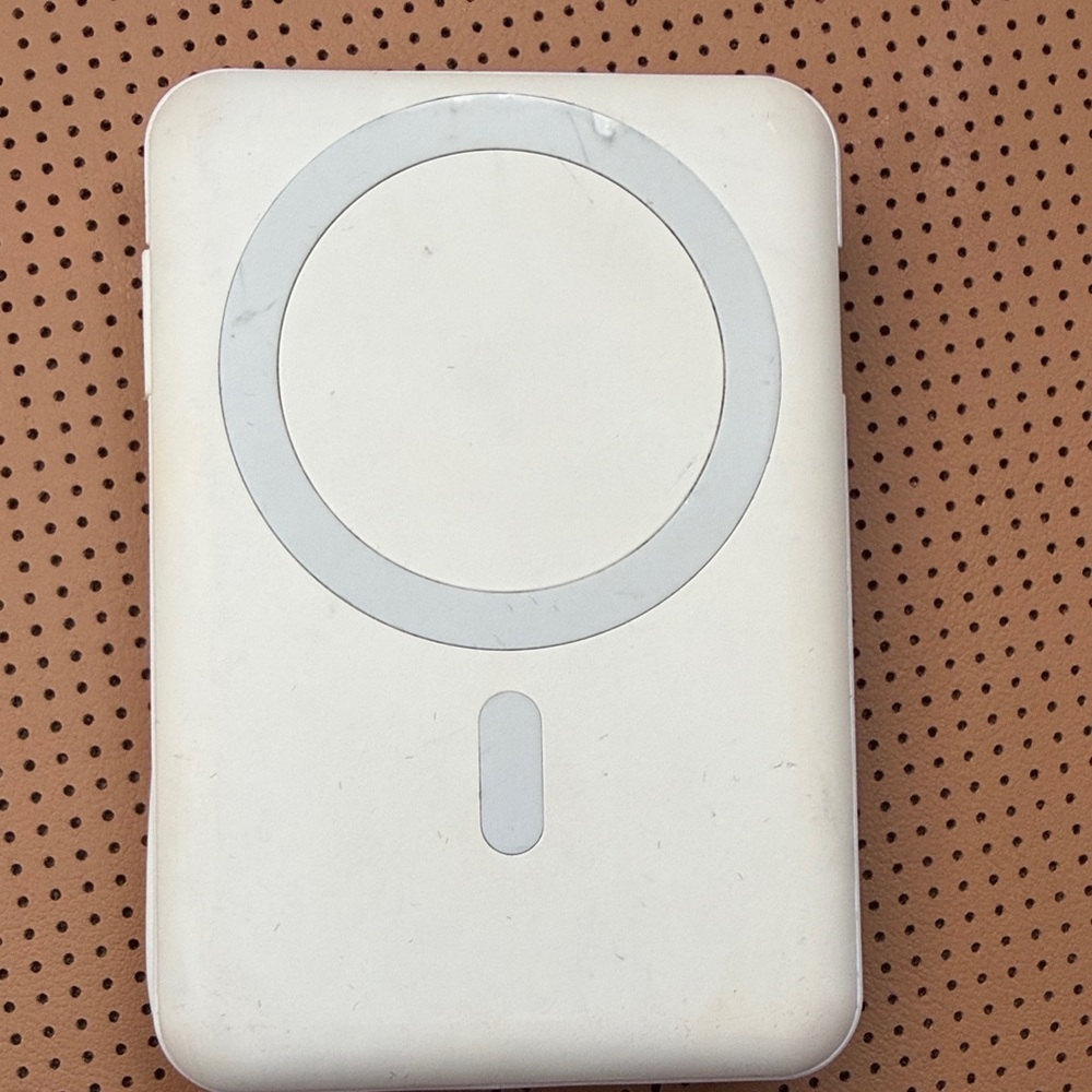 Yiisonger  Magnetic Wireless Power Bank 10000mAH